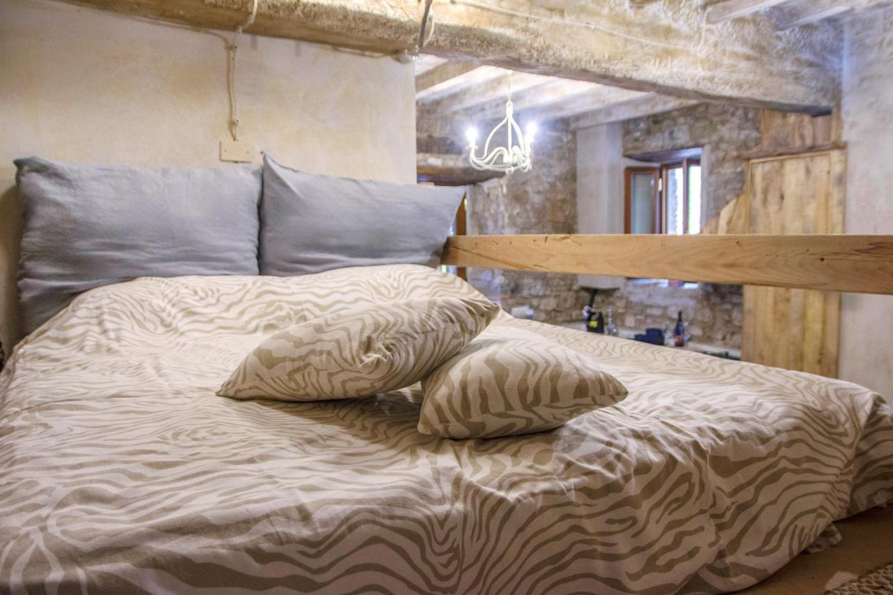 شقة Il Nido Di Matilde _Monolocale Design Sul Fiume_ Rossena المظهر الخارجي الصورة