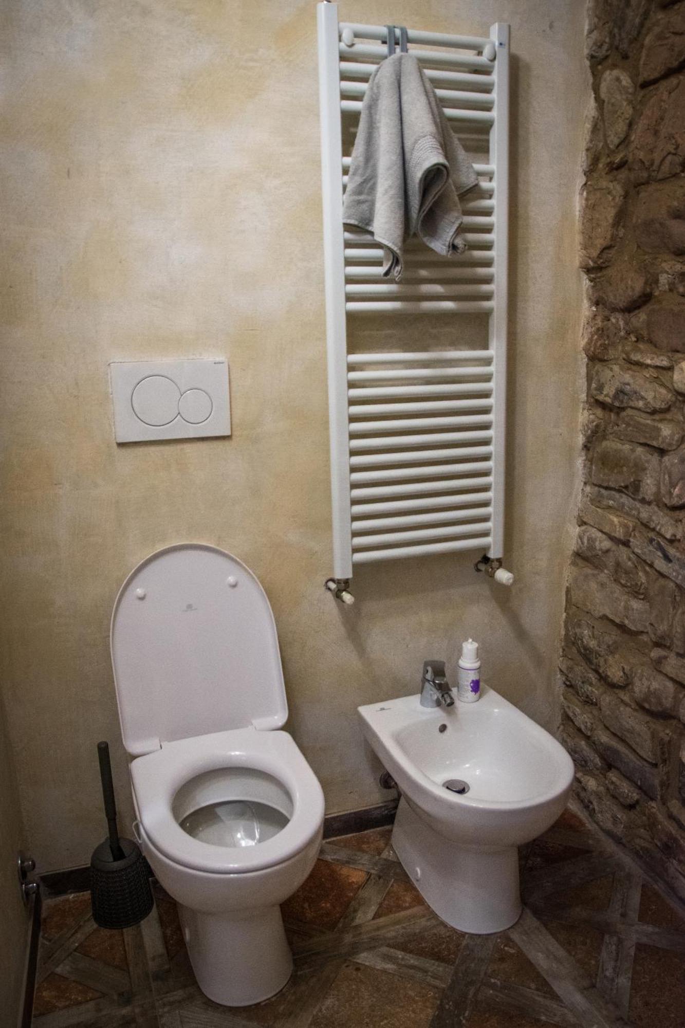 شقة Il Nido Di Matilde _Monolocale Design Sul Fiume_ Rossena المظهر الخارجي الصورة